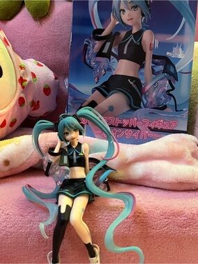 Hatsune Miku PVC Figure with Aqua Twin Tails